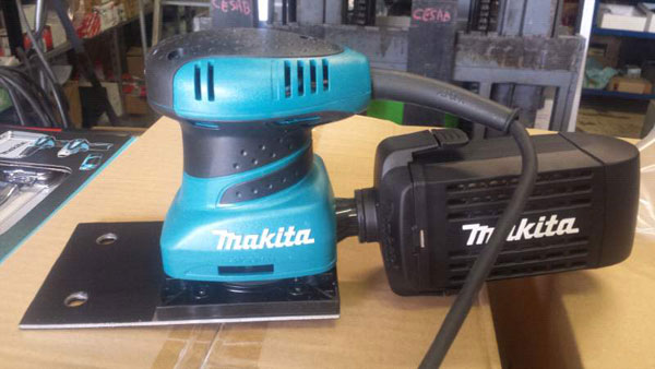 may-cha-nham-makita-bo4566