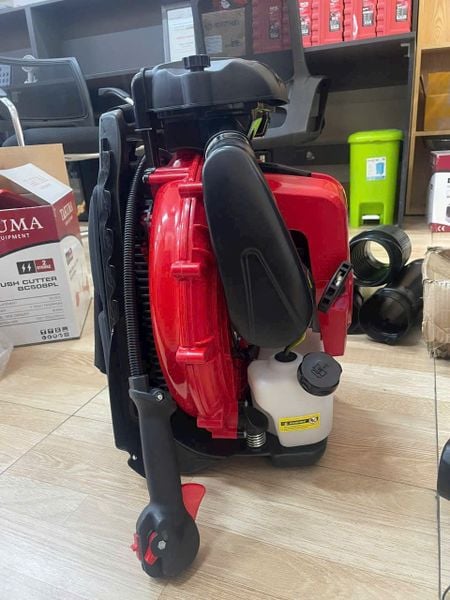 m&aacute;y thổi bụi thổi l&aacute; chạy xăng đeo vai gi&aacute; rẻ