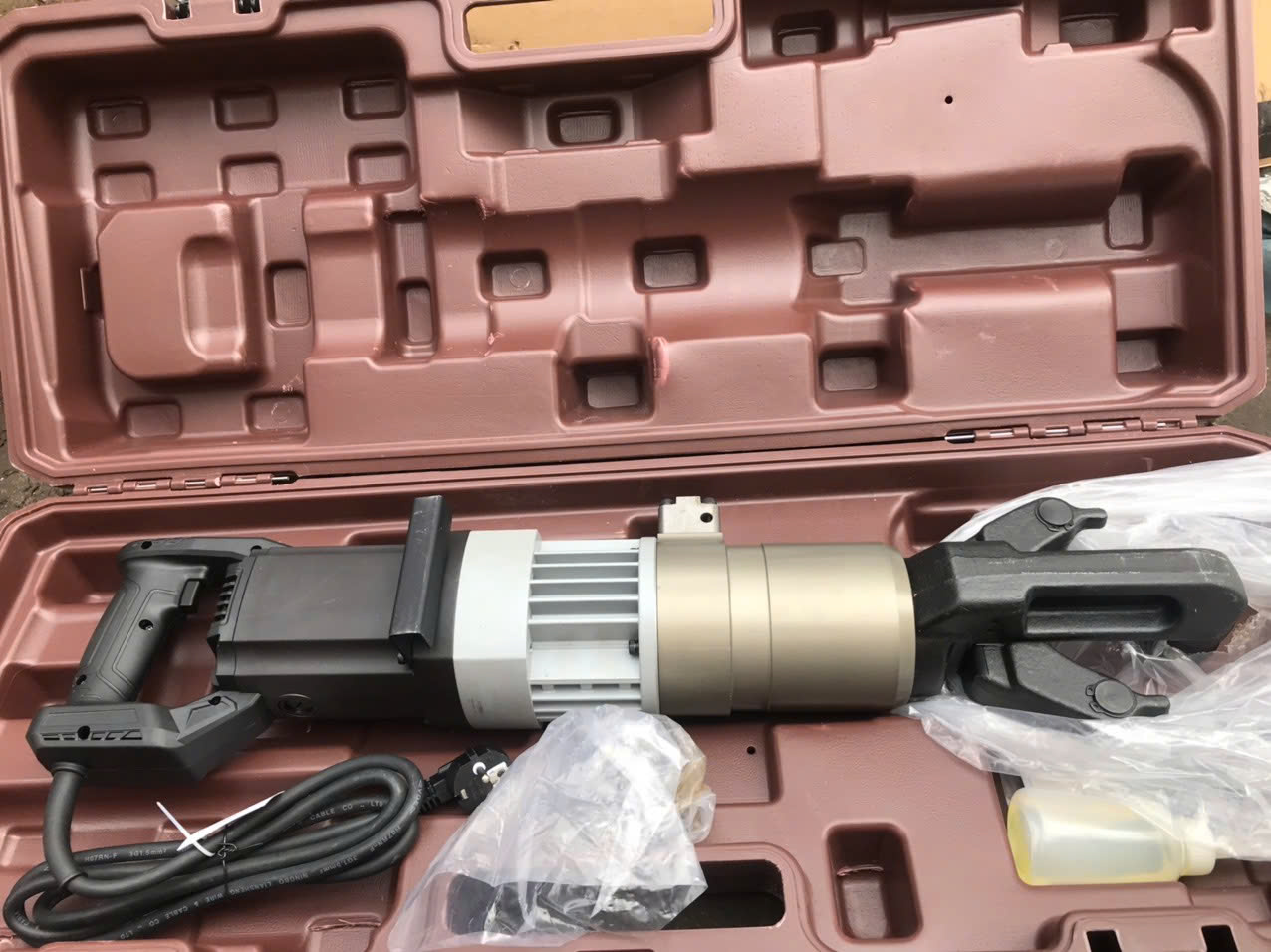 dia chi ban may uon sat thuy luc cam tay gia re tai Hanoi Saigon