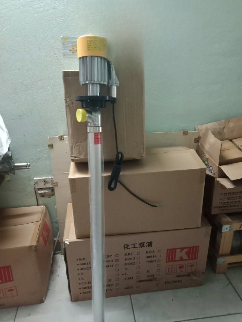 may bom hoa chat phong no 800w