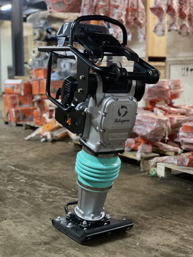 M&aacute;y đầm c&oacute;c chạy xăng Niki gi&aacute; rẻ H&agrave; Nội