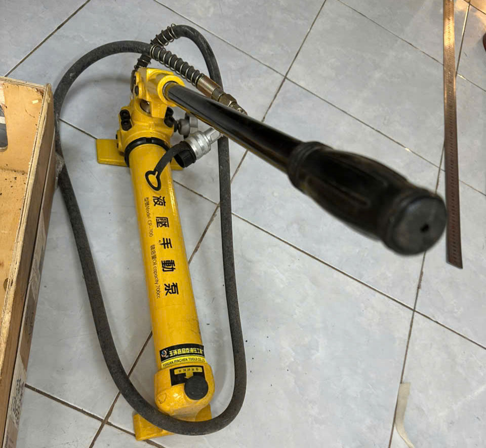 dai ly ban bom tay thuy luc CP-700 gia re tai Hanoi Saigon