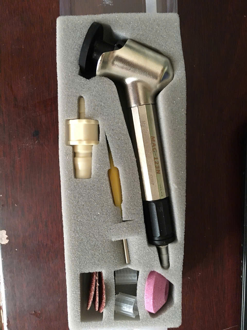 Máy mài khuôn khí nén UHT MAG 123N