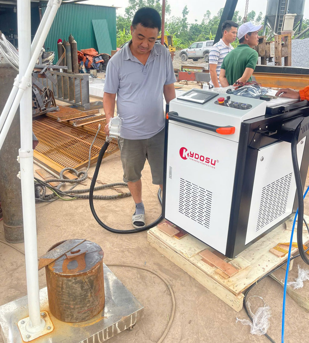 May laser tay son danh ghi sat thep