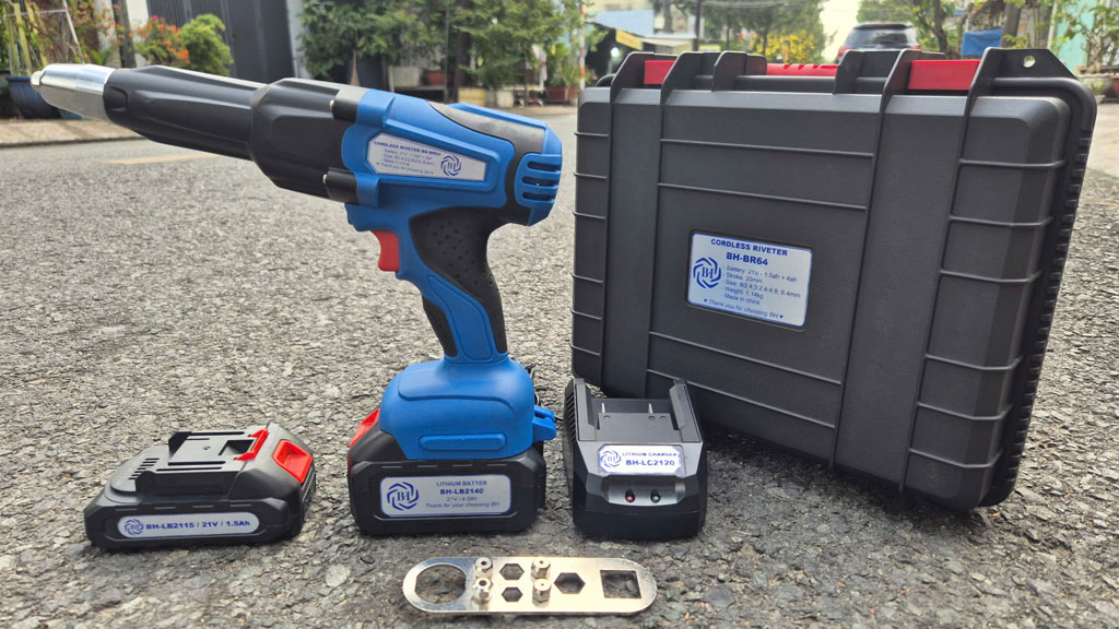 địa chỉ b&aacute;n m&aacute;y r&uacute;t đinh rive d&ugrave;ng pin tại H&agrave; Nội HCM