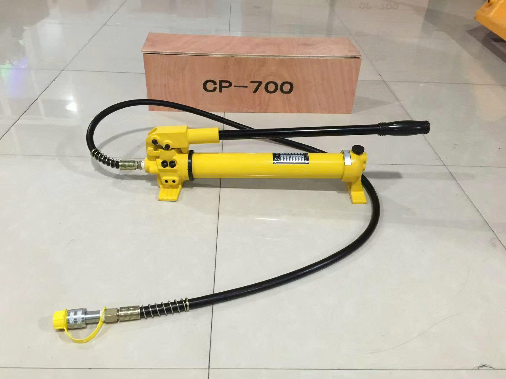 đại l&yacute; b&aacute;n bơm tay thủy lực CP-700 tại H&agrave; Nội HCM
