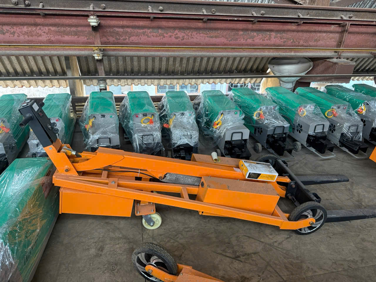 dia chi ban xe nang cao chay dien acquy QB-400