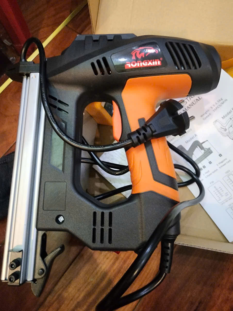 dia chi ban may ban dinh tuong be tong ST18